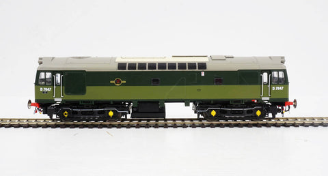 Class 25/3 BR two-tone green D7647 with small yellow panels
