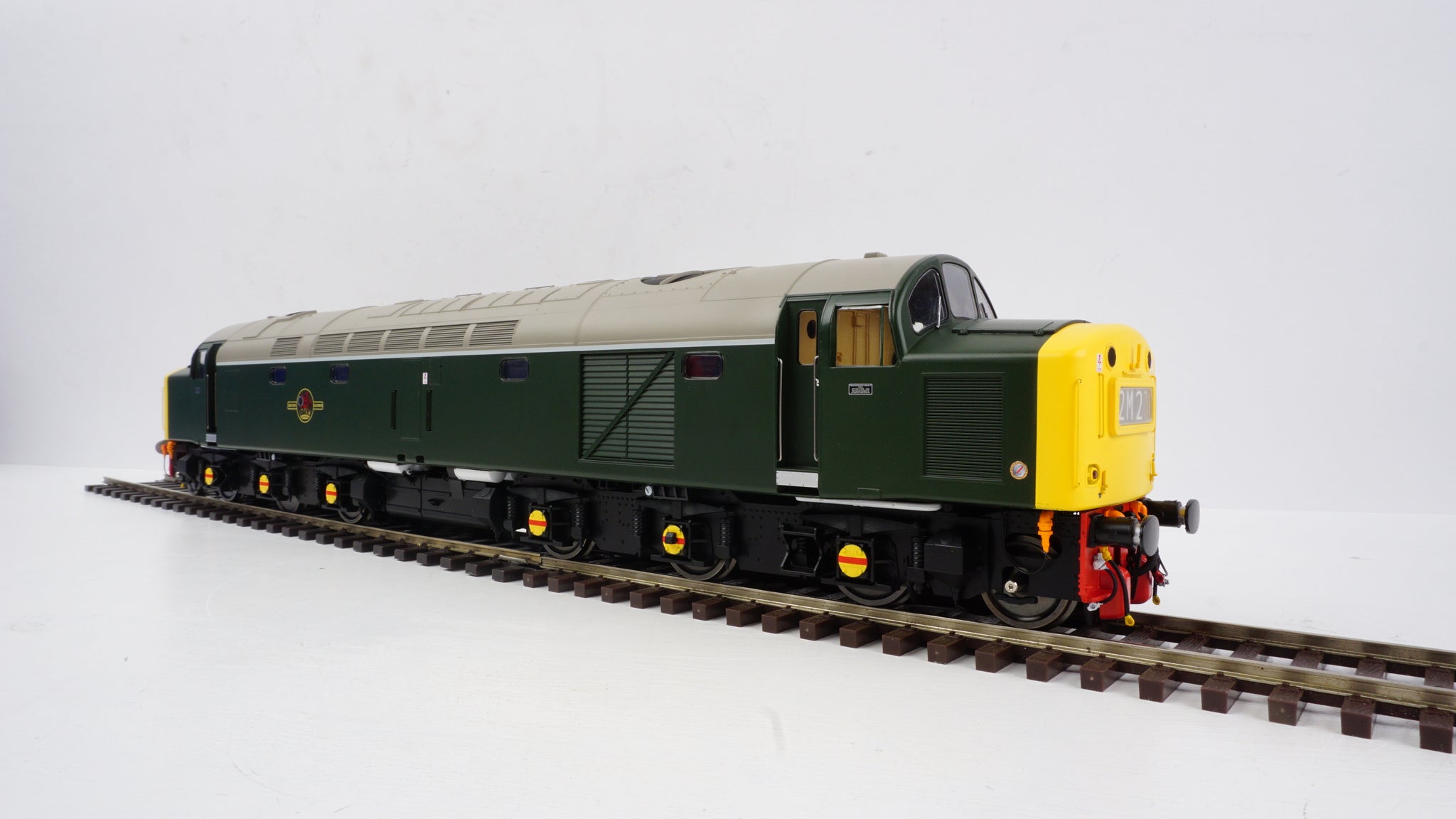 Class 40 V2 - BR green with fulll yellow ends (unnumbered)
