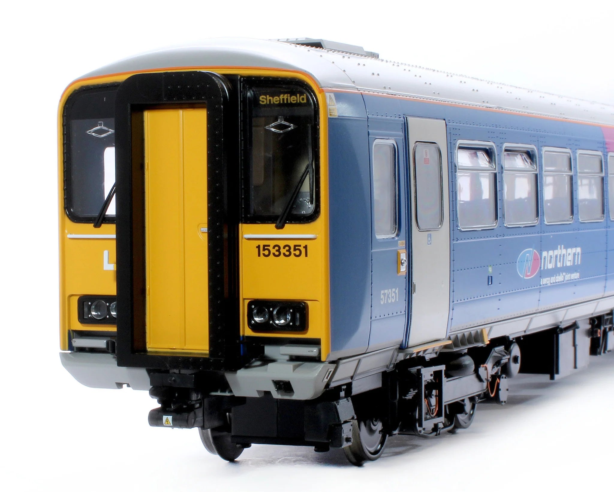 Class 153 - Northern - 153351 - O Scale