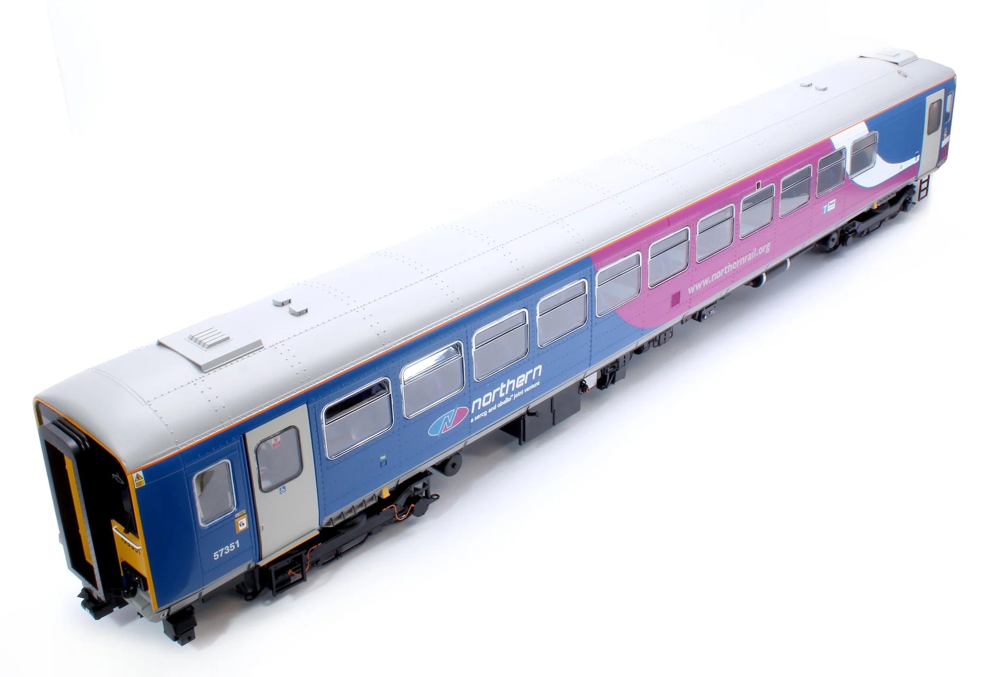Class 153 - Northern - 153351 - O Scale