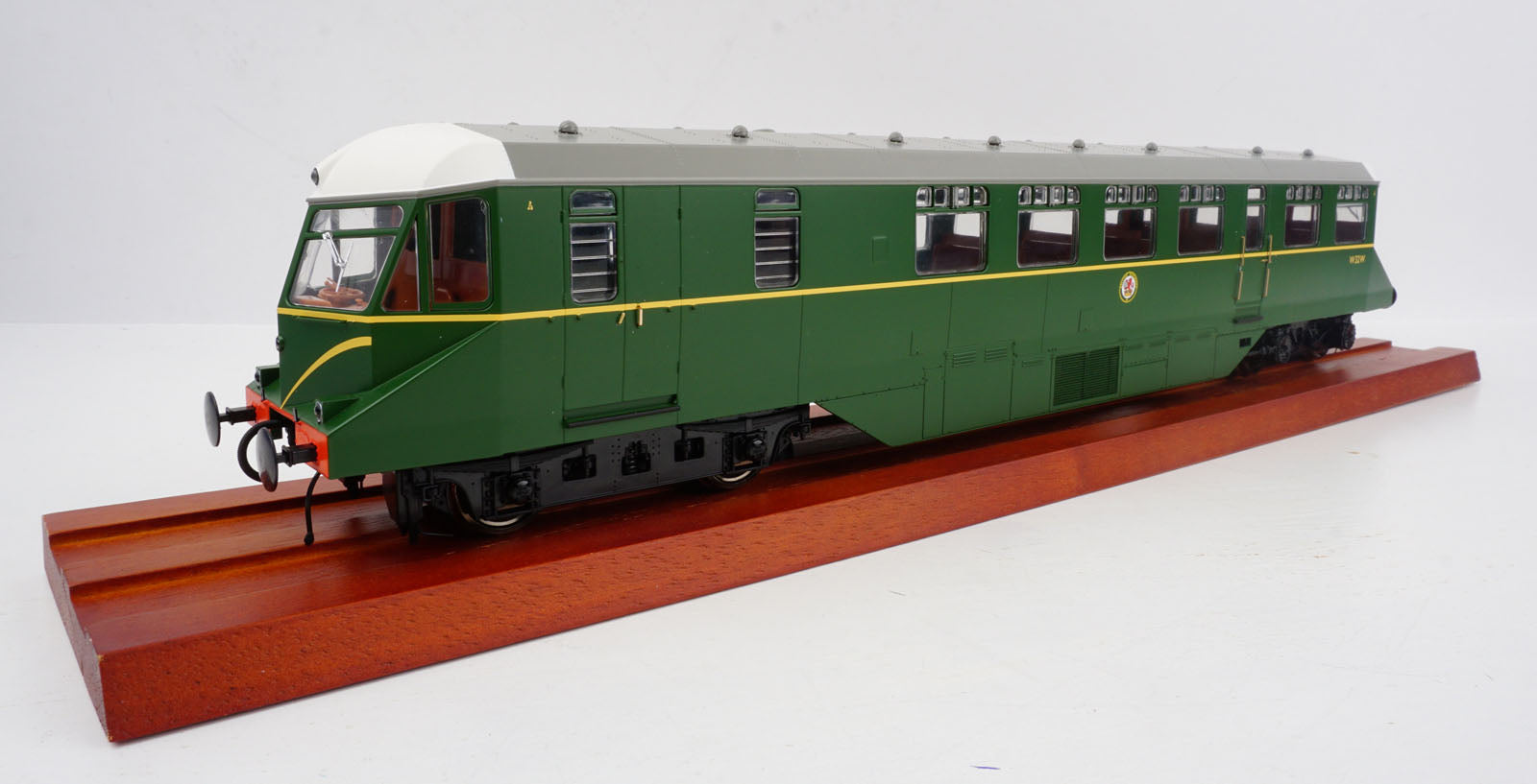 BR green with speed whiskers (white cab roofs)