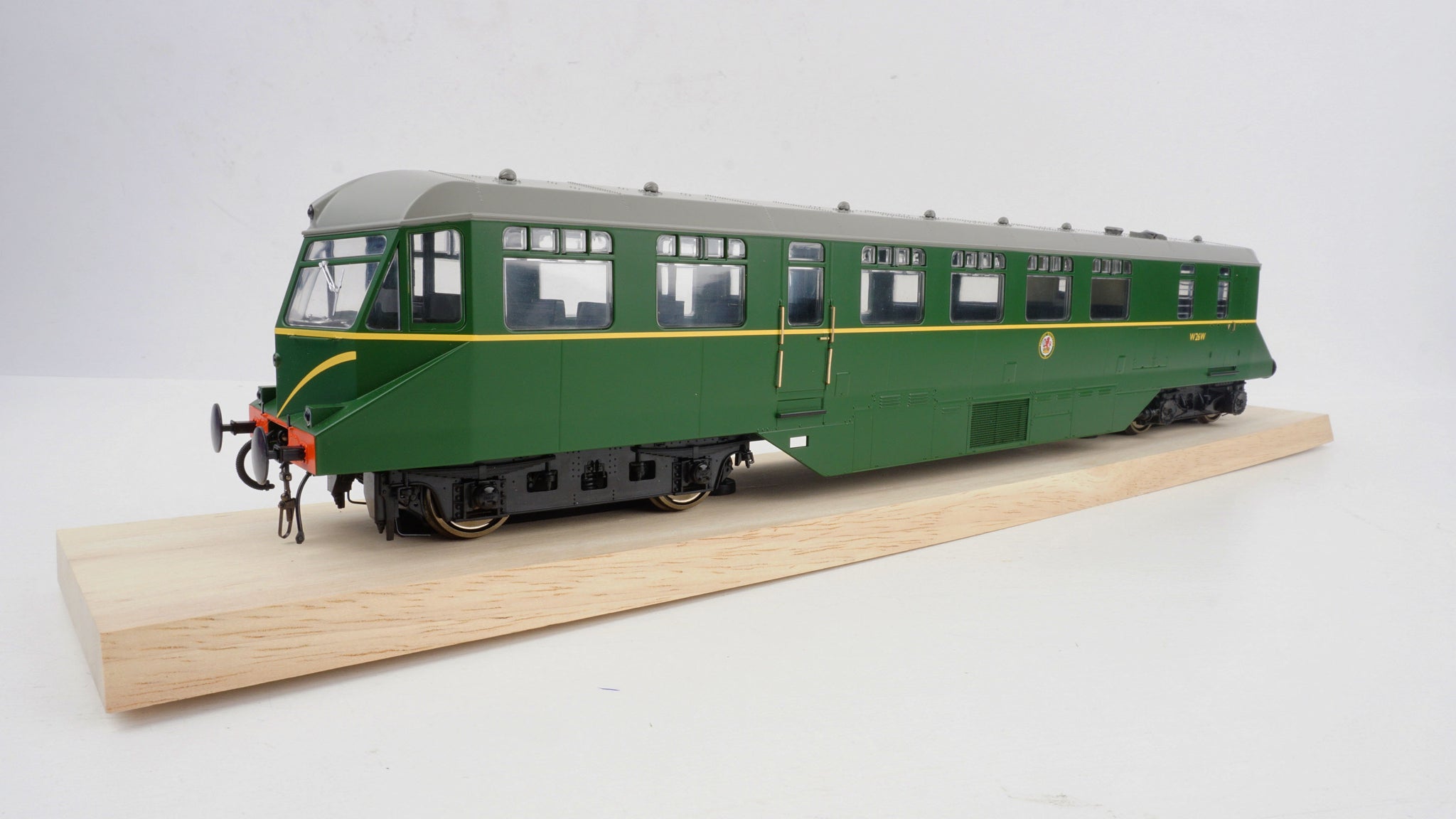 BR green with speed whiskers (grey roof)